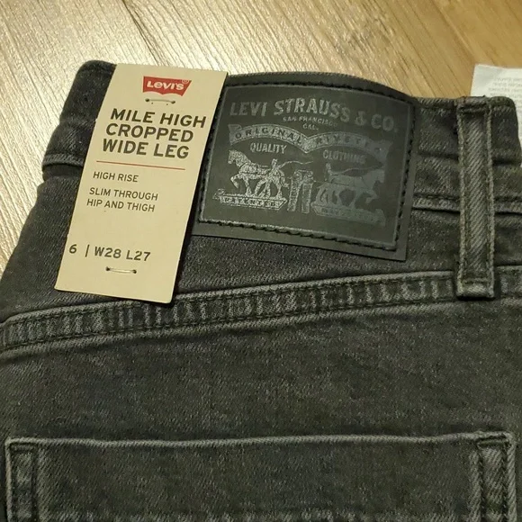 Nwt Levi's mile wide button crop sz 28 - Picture 2 of 4